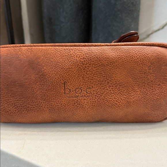 b.o.c. LEATHER CROSSBODY Messenger Bag NWT - Picture 3 of 11